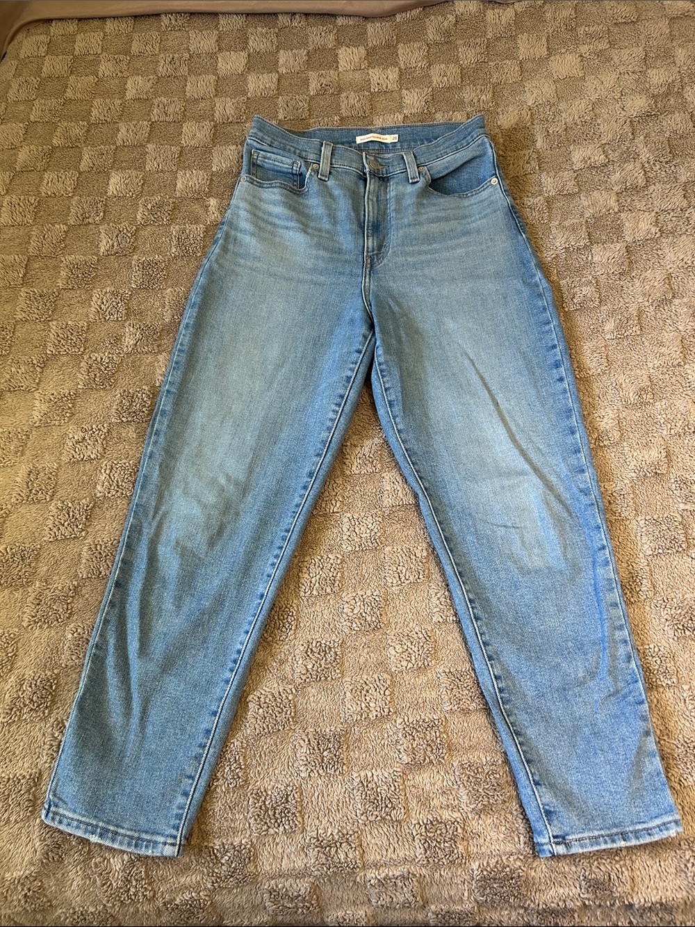 Levi’s High Waisted Mom Jeans Women’s W28 L27 Light Wash Tapered Denim